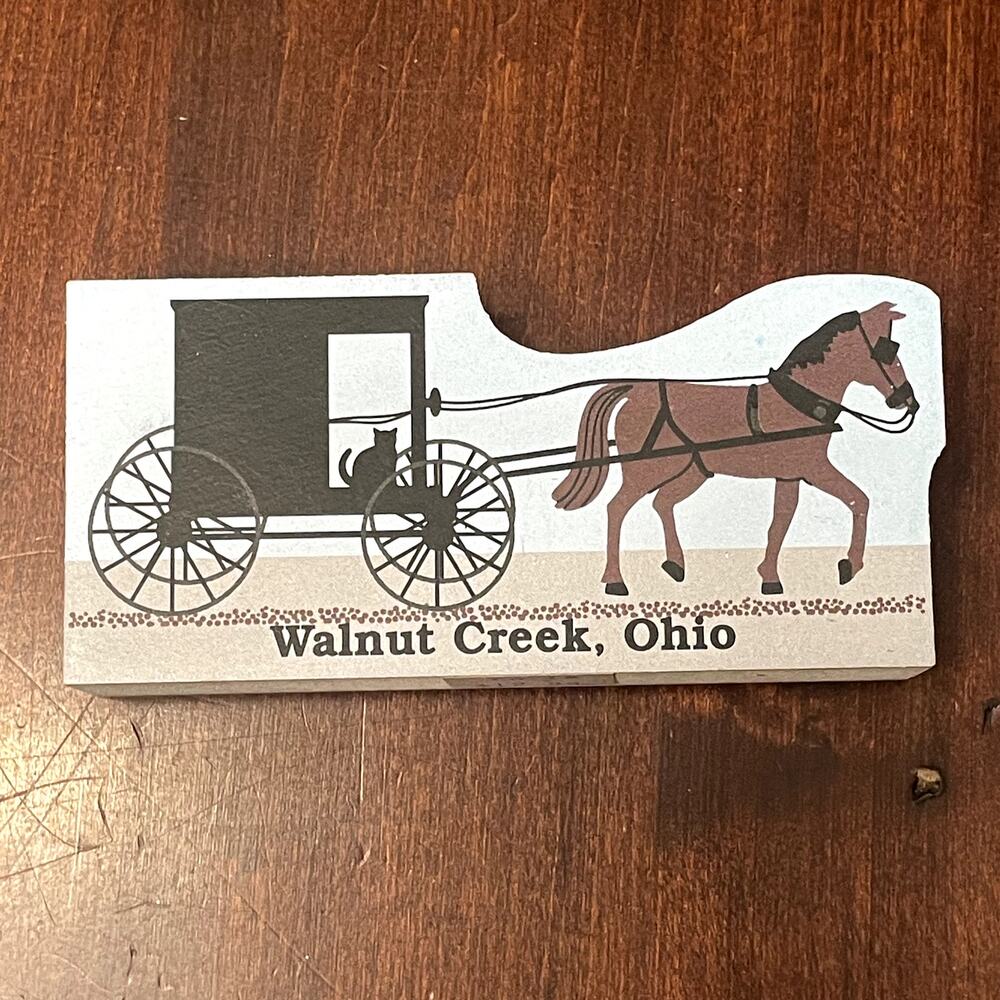 The Cat's Meow Walnut Creek Ohio Wooden Shelf Sitter Amish Buggy 2005